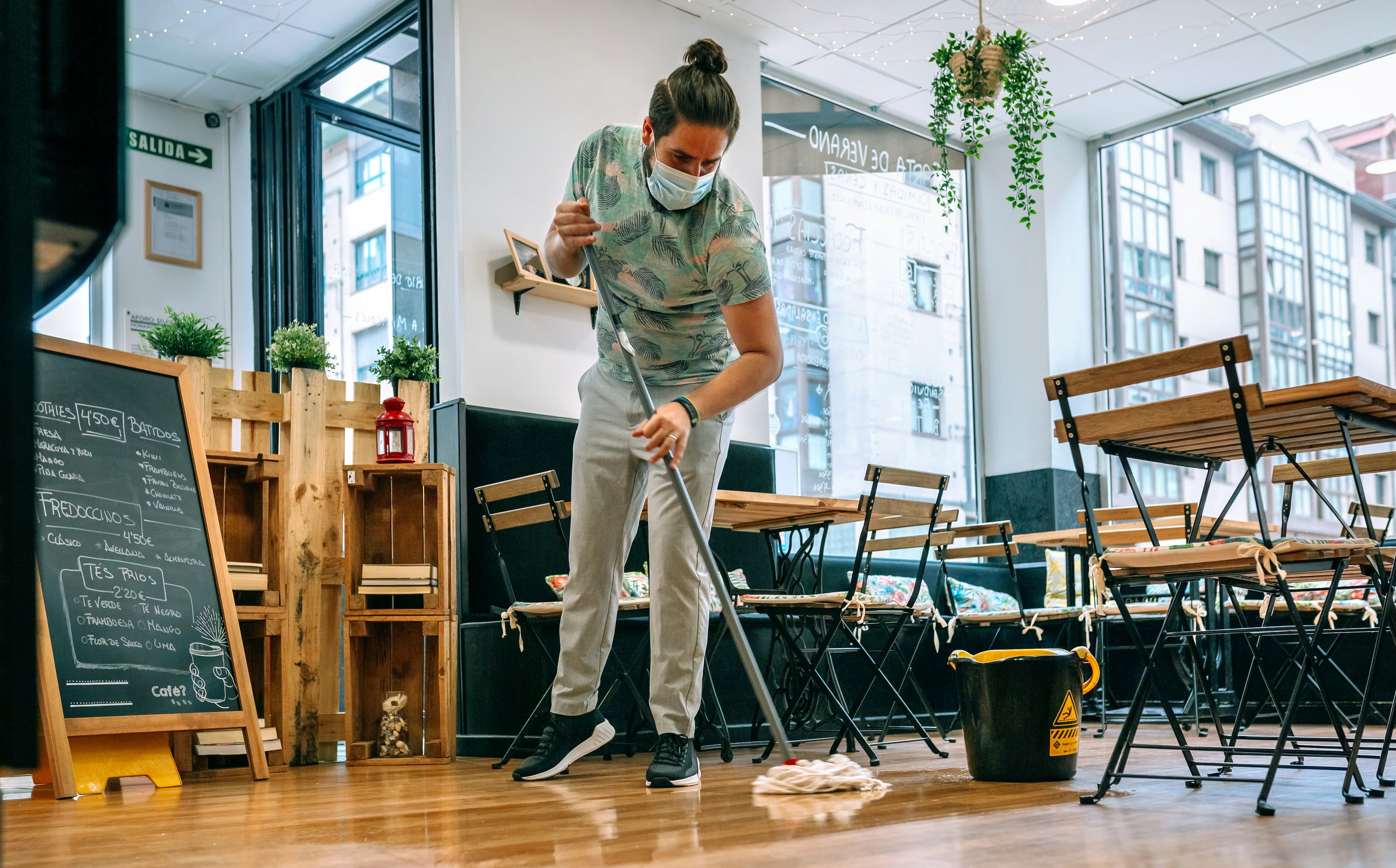 Professional Pubs and Restaurants Cleaning Services